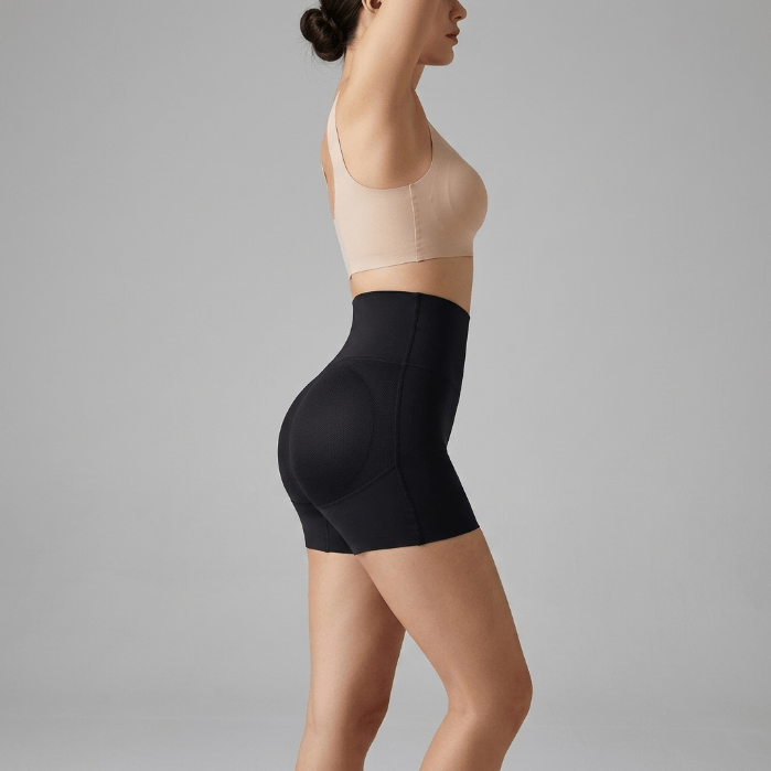 Detalhe do enchimento e tecido sem costura da cueca push-up preta