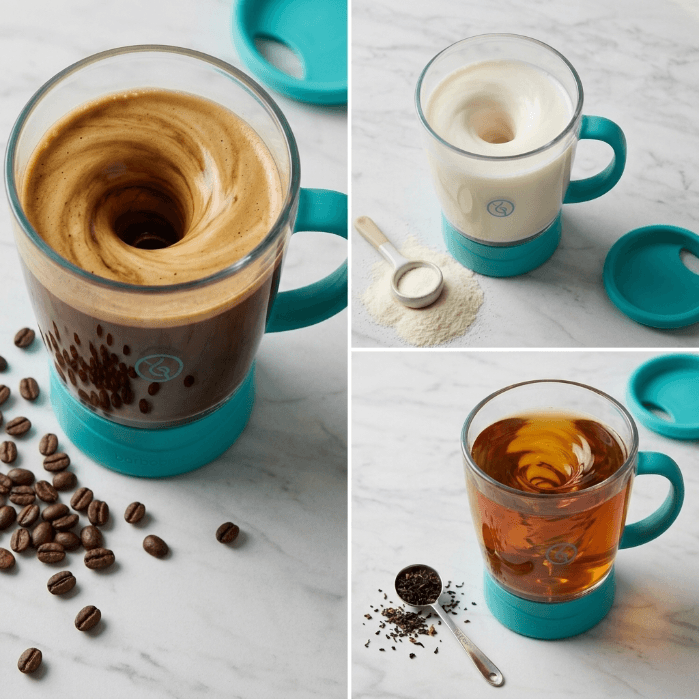 Vista aérea de tres tazas con café, espuma y té preparados con el batidor eléctrico