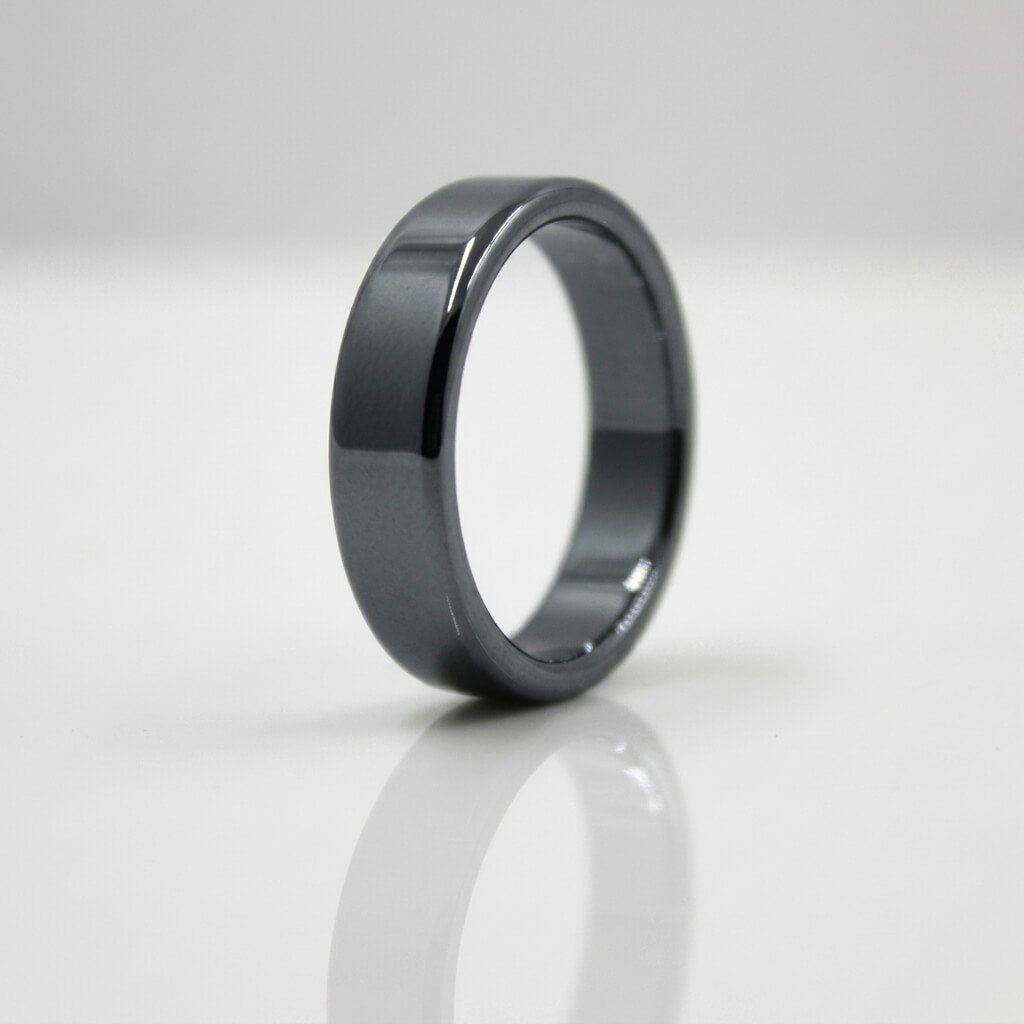 Slimming Ring na neutralnoj studijskoj pozadini
